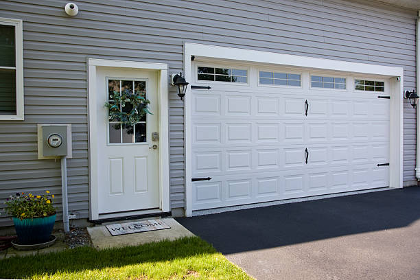 24/7 Emergency Garage Door Panel Replacement experts in Desert Hills, AZ
